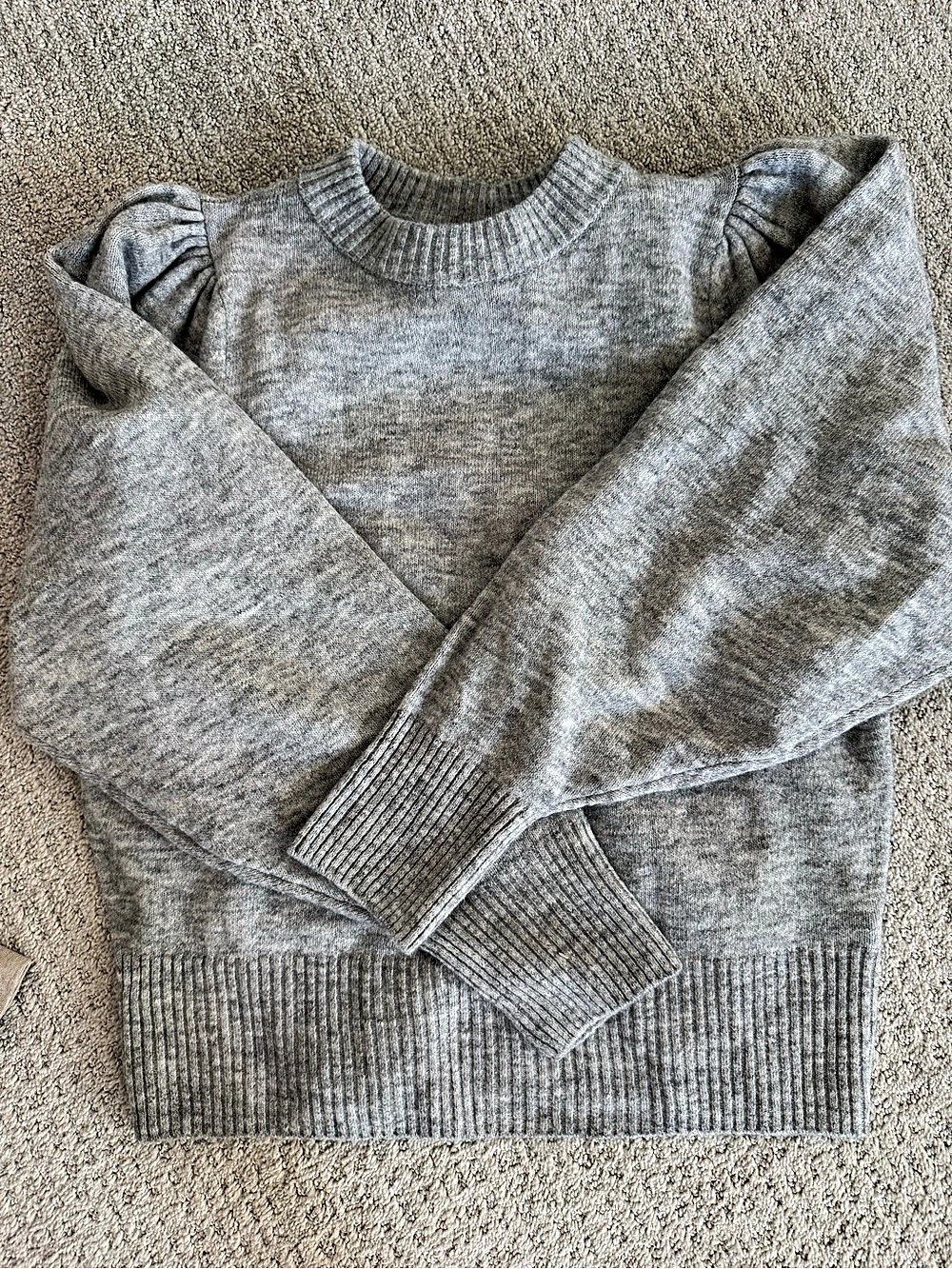 H&M Gray Crew Neck Sweater Size Large Like New